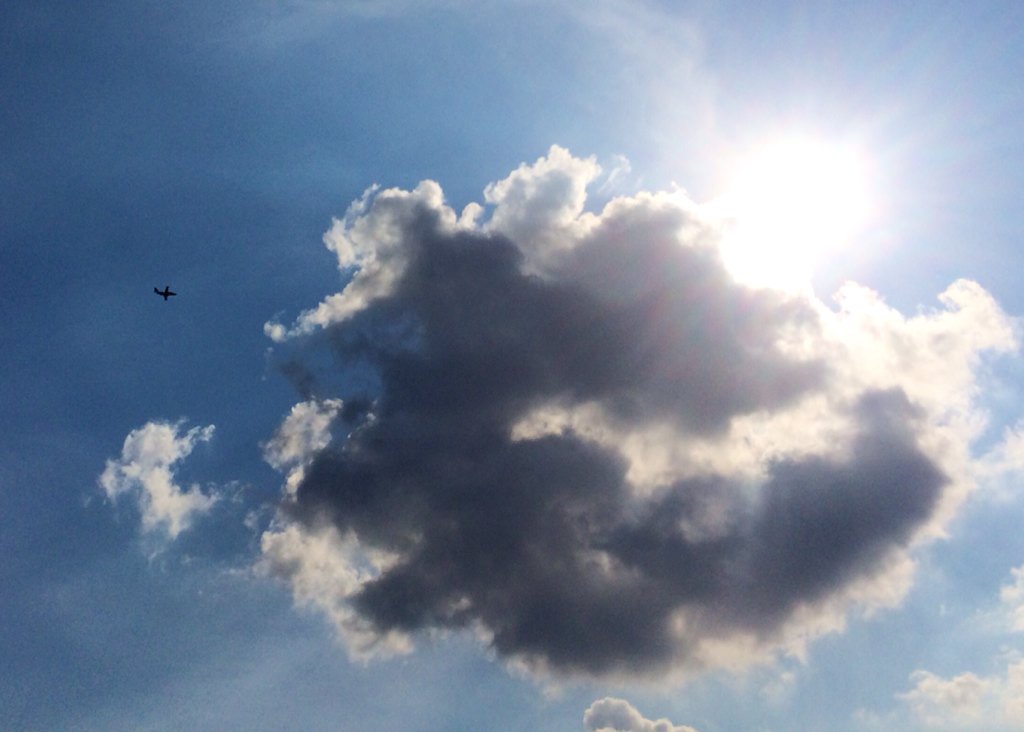 IrynaSavenko's tweet image. Between the clouds sun &amp;amp; flying stars - opening of @BitesFlights  at @AirportEelde #Eclipse550 #privetjet #Holland