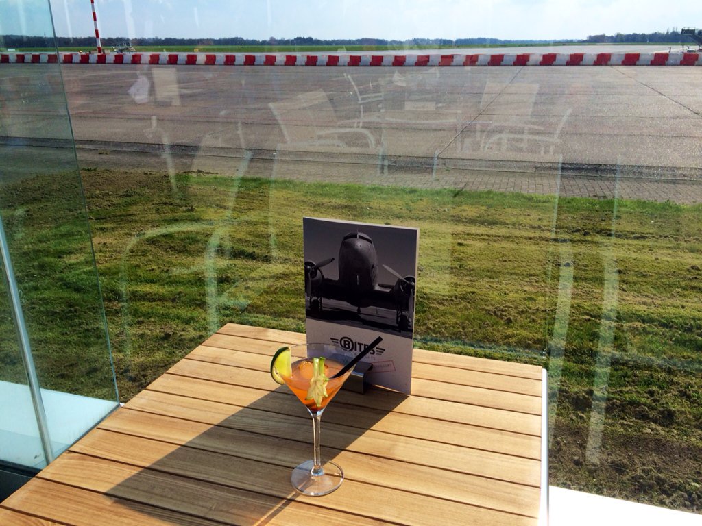 IrynaSavenko's tweet image. Between the clouds sun &amp;amp; flying stars - opening of @BitesFlights  at @AirportEelde #Eclipse550 #privetjet #Holland