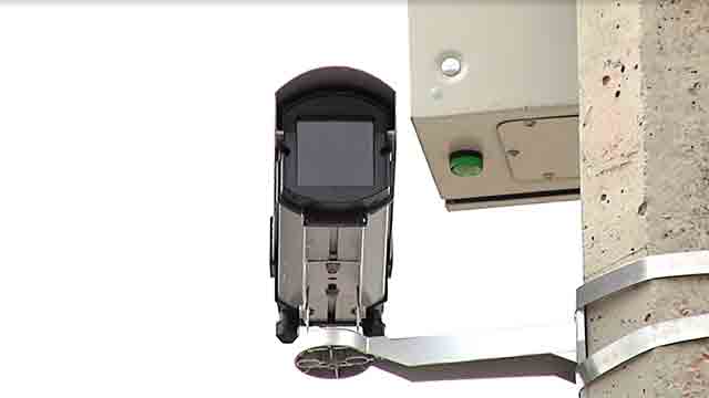 Subrayado's tweet image. Colocan sensores y cámaras en semáforos para monitoreo del tráfico

subrayado.com.uy/Site/noticia/5…