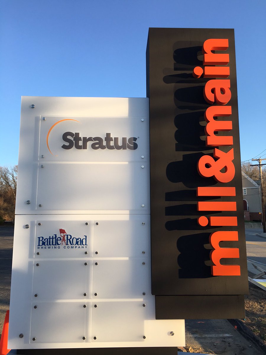 GregHillWEEI's tweet photo. We have a sign. Now we just have to start brewing, and serving beer! @battleroadbeer #onlyinmaynard https://t.co/xXsJA6GBT9