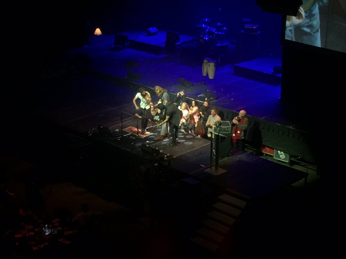 ecmaofficial's tweet photo. Rockin' the #ECMW2016 gala stage now is @TheEastPointers https://t.co/sQu09wVzVy