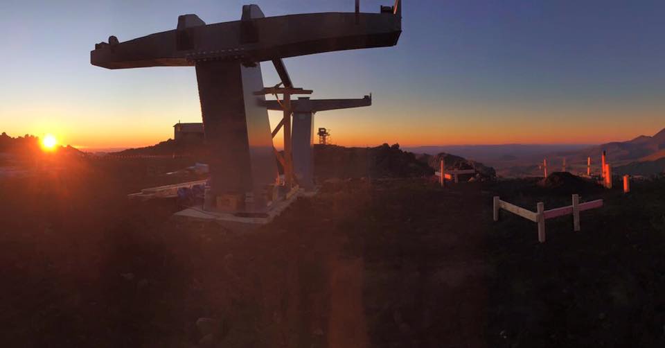 MountRuapehu's tweet image. Sunset at Hut Flat Whakapapa. The new lift portals look so majestic! #whakapapa #northislandnz #winter16 #newchair