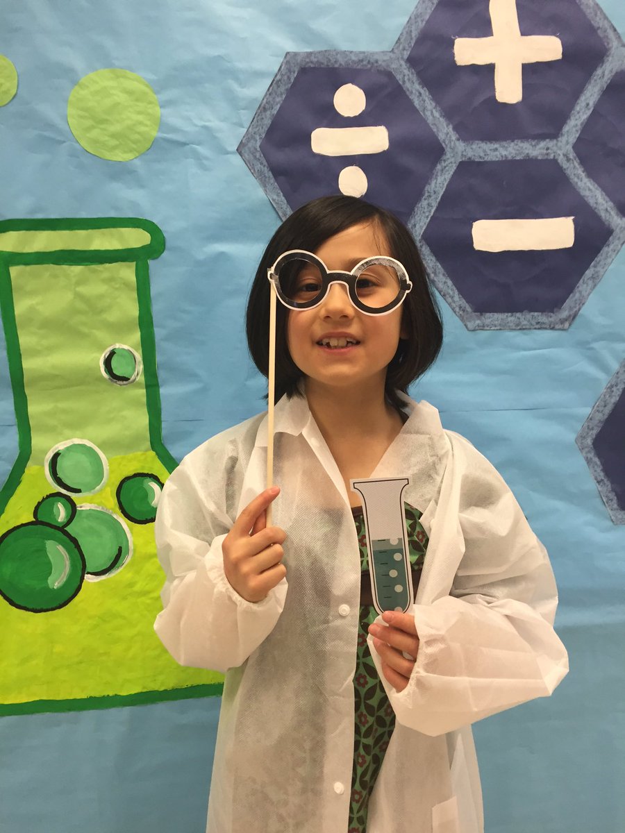 rbmartinette's tweet image. @VAeducatorRJW the @LynnhavenES photo booth was a hit!  Thanks so much!