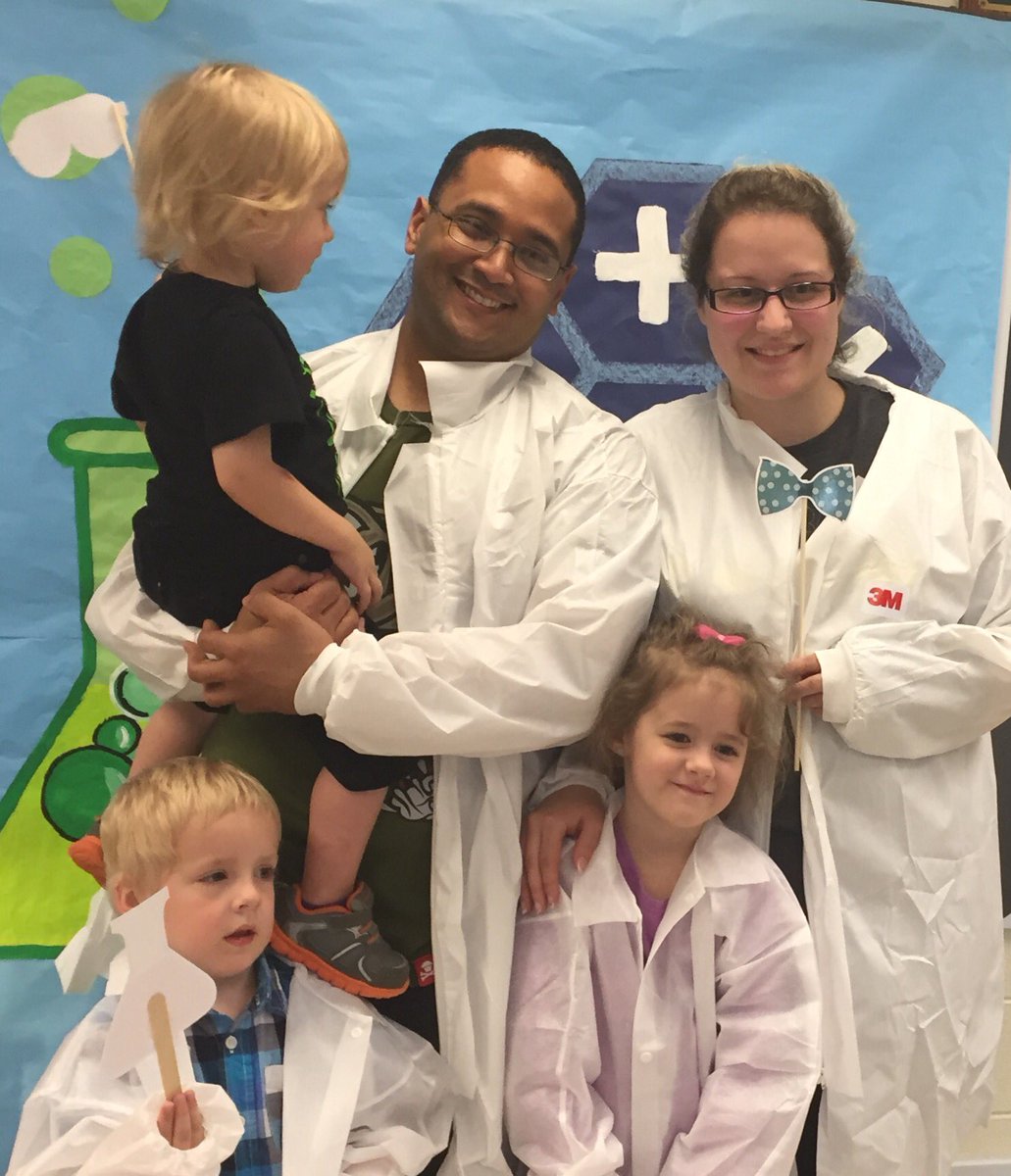 rbmartinette's tweet image. @VAeducatorRJW the @LynnhavenES photo booth was a hit!  Thanks so much!