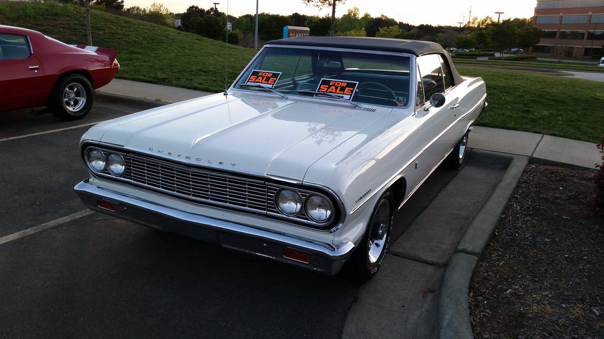 MNeffShortTrack's tweet photo. Nice thing about a @goodguys show, you can not only look at cool cars you can take one home. #carcorral https://t.co/yh6kJ7TioX