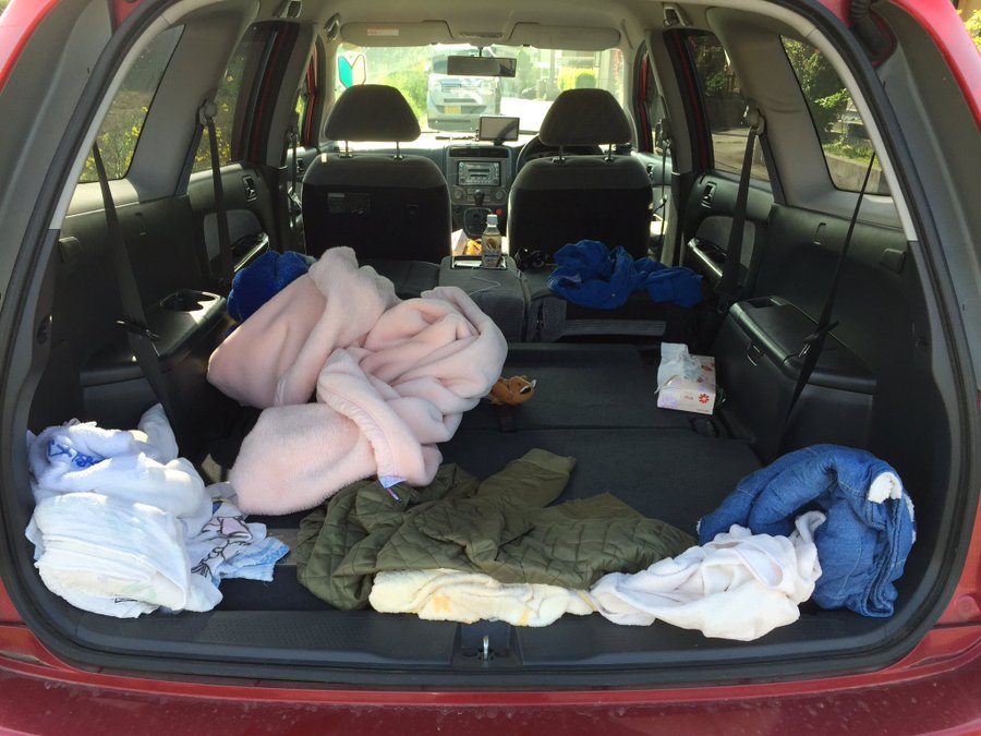 ストリームで快適に車中泊はできる オススメ車中泊グッズも紹介 クルマの神様 車選びに悩む人が結局たどり着く人気情報サイト