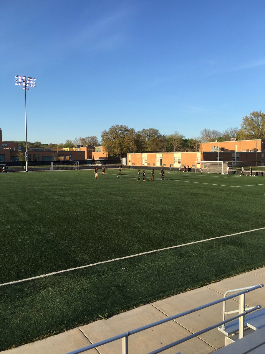 janeshook5's tweet photo. Let's go Lancers....vs Lawrence ⚽️ https://t.co/WMnLLnTZtp