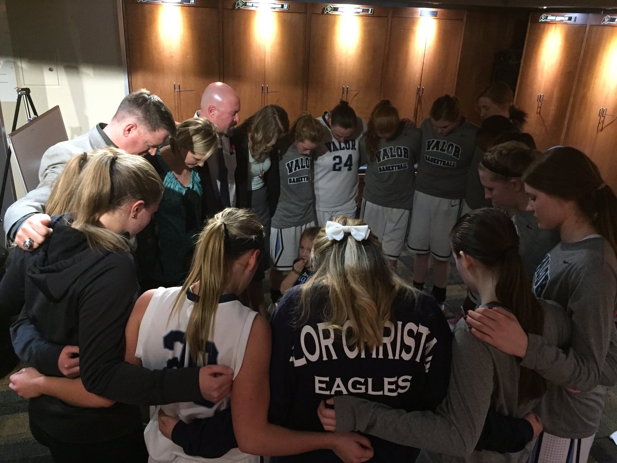 JamieHeiner's tweet photo. Remembering the great foundation that coach Jess Caldwell installed the past two years. #PreGamePrayer #Glory2one https://t.co/XVTHEvIsau