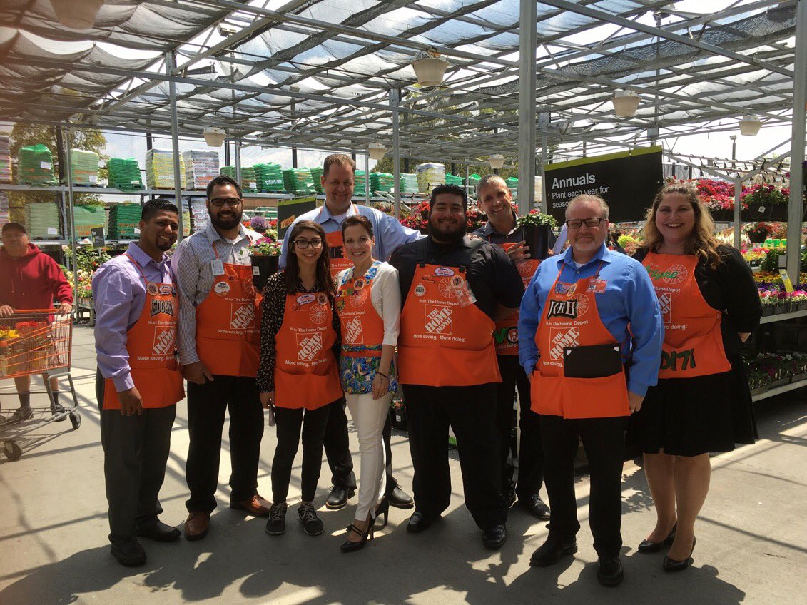 Cat @ Cypress a great garden buyer and a future HD live goods buyer! Amazing color, amazing presentation!