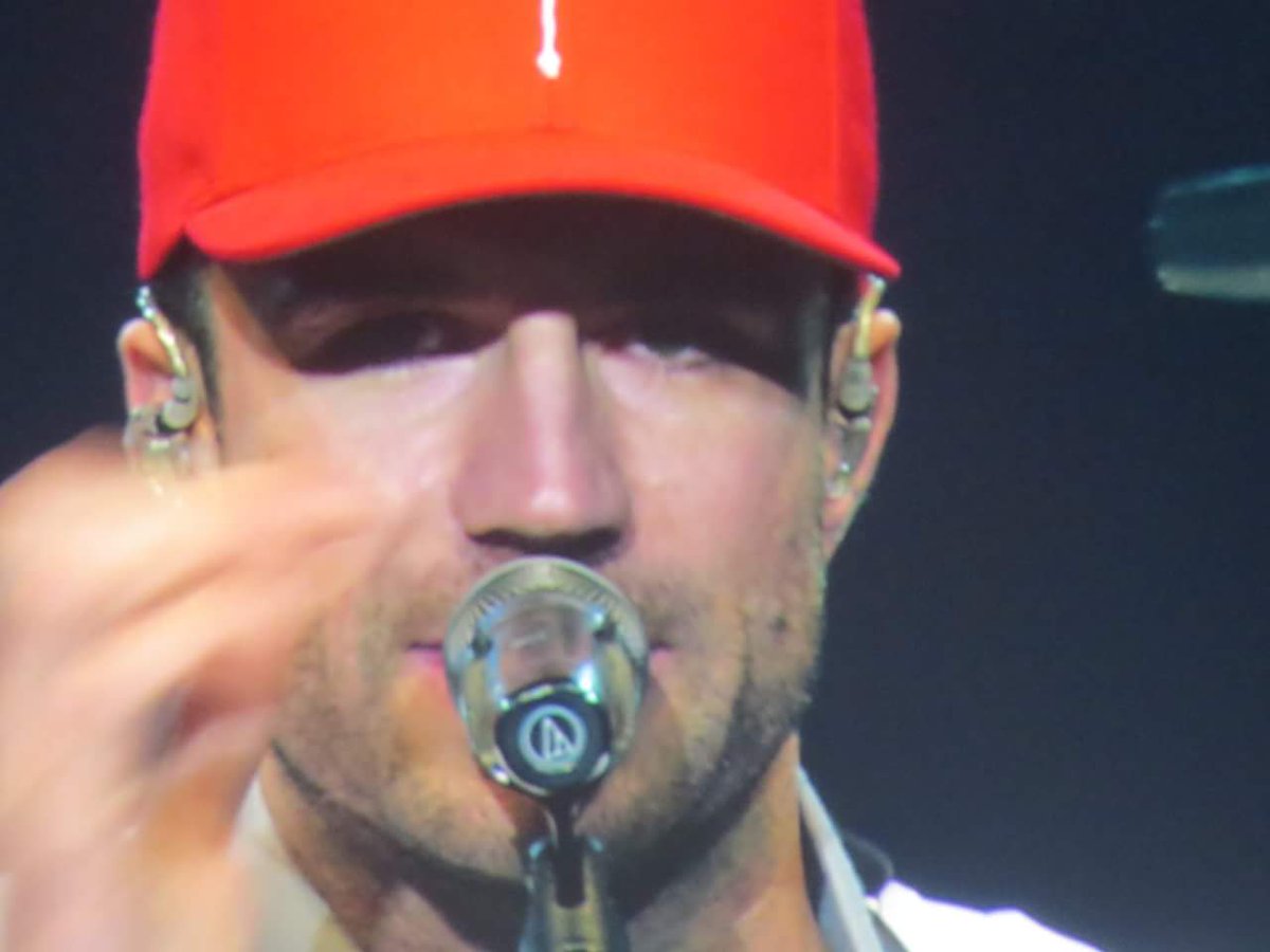 MomMusic's tweet photo. OK ladies.... this @SamHuntMusic photo from #AFTH6 is for you.... https://t.co/bMDED5rBMg
