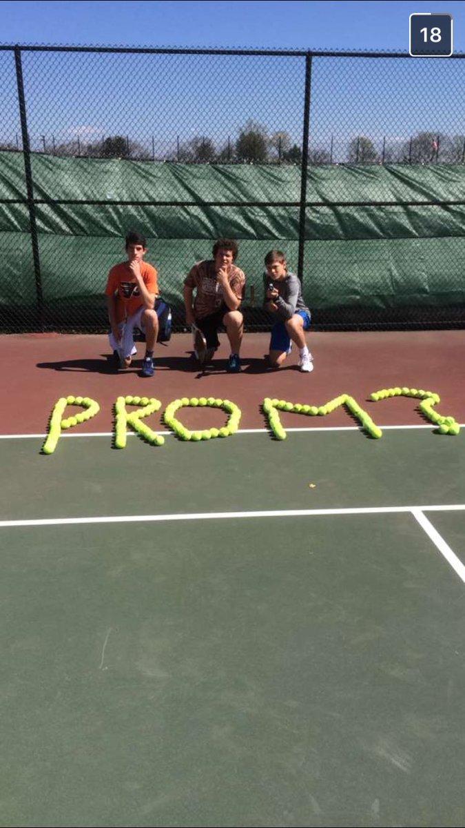 duda_dudaday's tweet photo. I'm honored 3 boys asked me to prom today, but I've chosen Eric only cuz he gave me his apple 8th period #4shadowing https://t.co/mTcaJP20ms