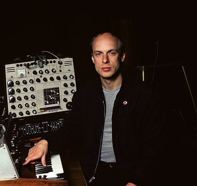 dark_shark's tweet image. Brian Eno, 1981 by Ebet Roberts #Synthi
