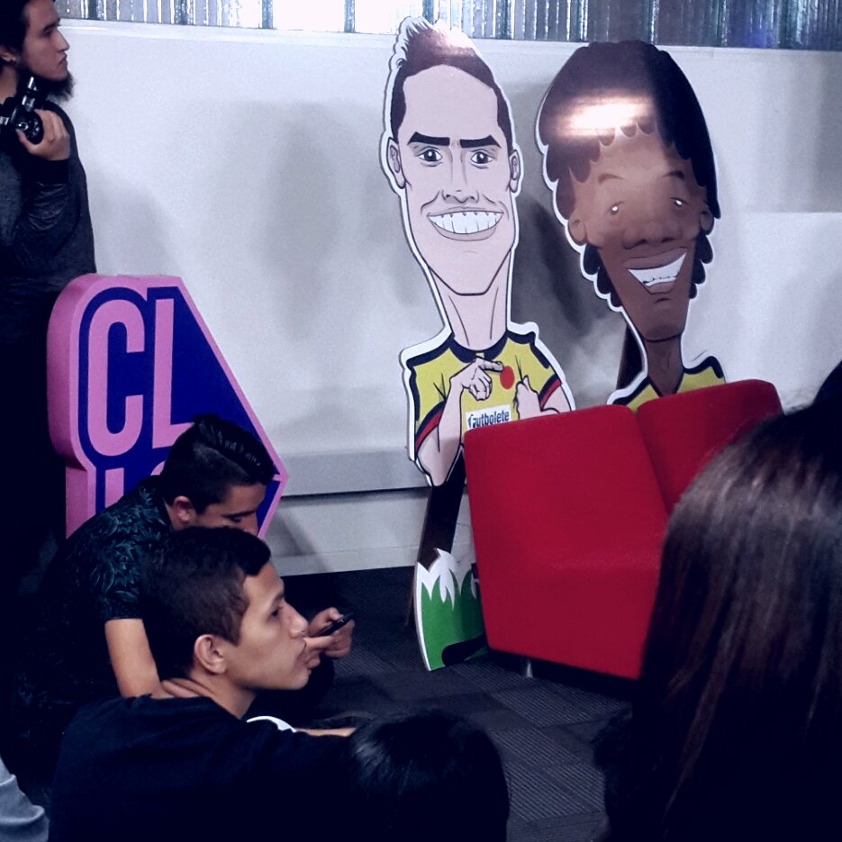 SneiderRobles's tweet photo. Resumen del #clictalk James y Cuadrado no pararon de sonreir jaja 😁 #estasaunclic ¡Gracias! @MovimientoCLIC https://t.co/vKwyFAtP6E