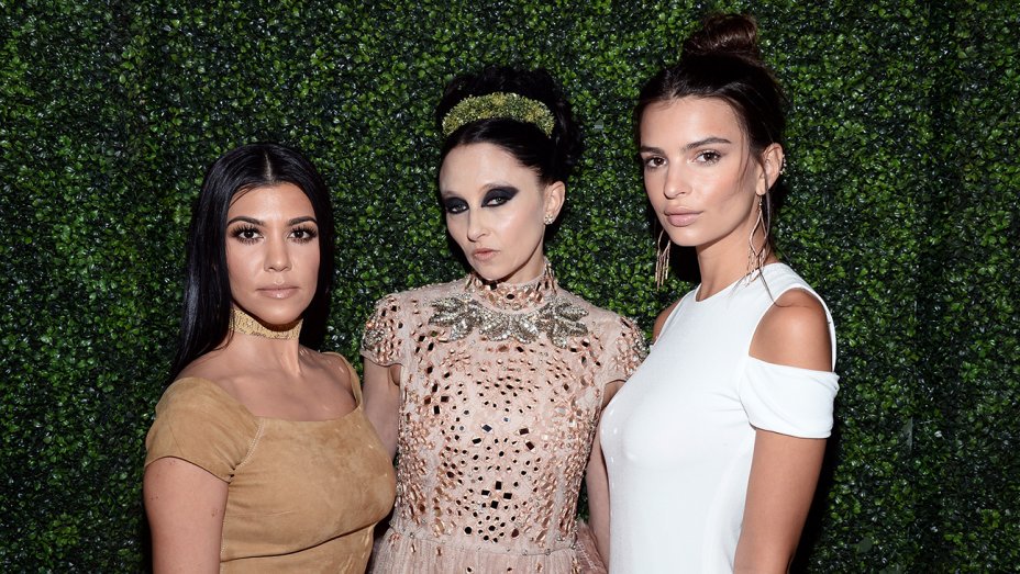 aliceandolivia's tweet photo. In good company at the #AOLiveShow 😍🔥 @kourtneykardash @emrata 📸: @GettyImages via @THR https://t.co/6yceRy3diZ