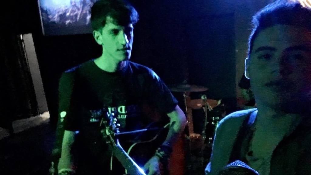 MarioA_GuzmanV's tweet photo. #qlass #country #folk #rock #nice #follow #musicislife Grabamos nuestro EP y aca te lo mos… https://t.co/DLlU3TAF6C https://t.co/ipO5U3NCL0