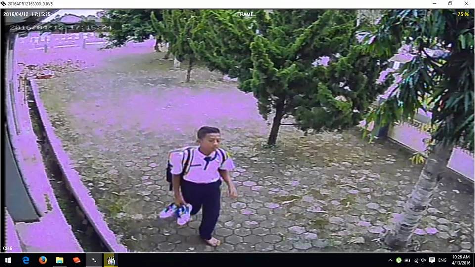 NoviArdianaS's tweet photo. Nah loh kerekam cctv RT @bandarlampung: Bagi yg kenal,12 April,17:13 mengambil sepatu di Al-Wasii Unila. #suaraBDL https://t.co/Akf8oA0v7s"