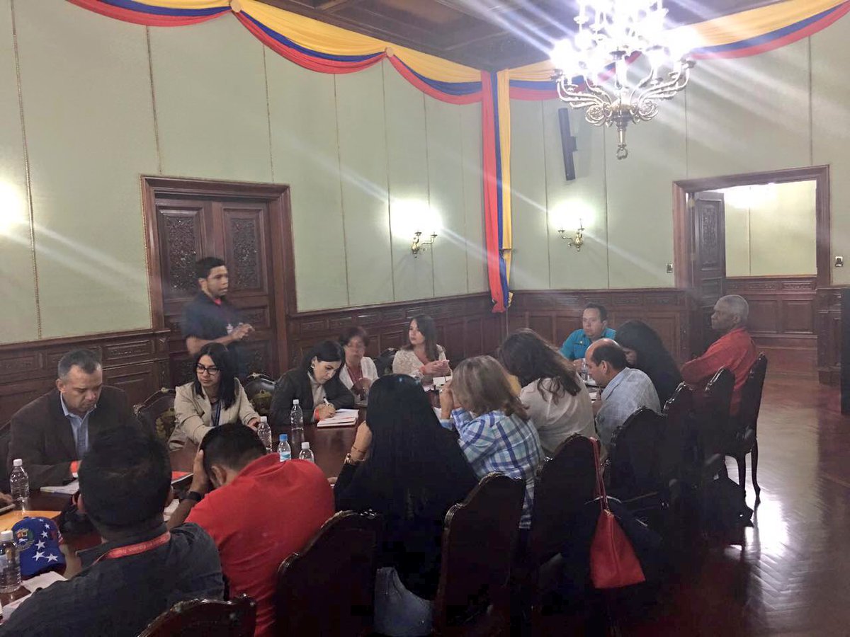RMarcoTorres's tweet photo. Desde el salón Boyacá del Palacio de Miraflores, en reunión con los entes que conforman la #MisiónAlimentación https://t.co/1Oj6IyNmk0
