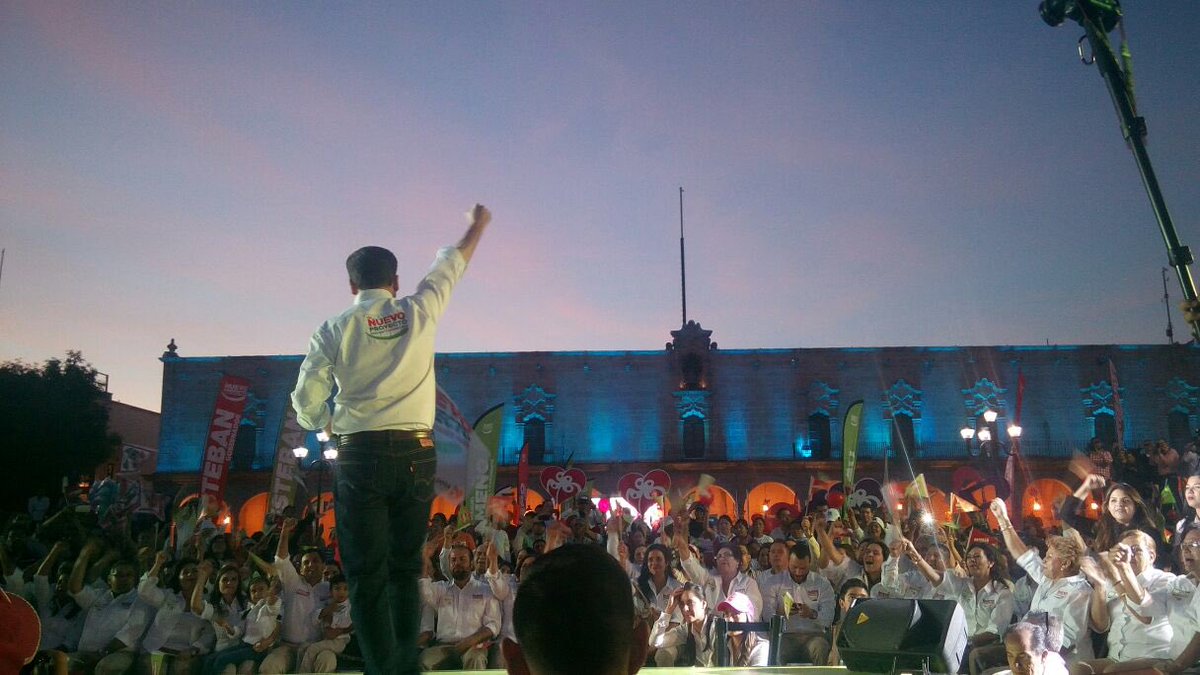 RicardoMCorral's tweet photo. Con esta dupla en #Durango nadie nos para! @EVillegasV @manuelherrera1 #Al100 #UnNuevoProyecto #EstebanGobernador https://t.co/43YpgCgJf5