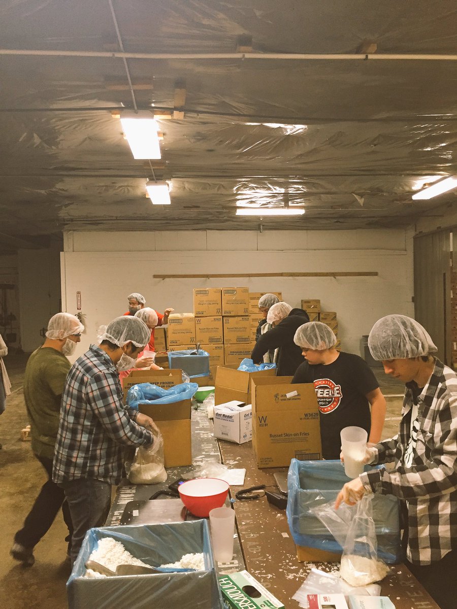 IdahoStateODK's tweet image. A fun day giving back to our friends at @IdahoFoodbank in Pocatello! @ODK1914 Day of Service #odkservice #idahostate