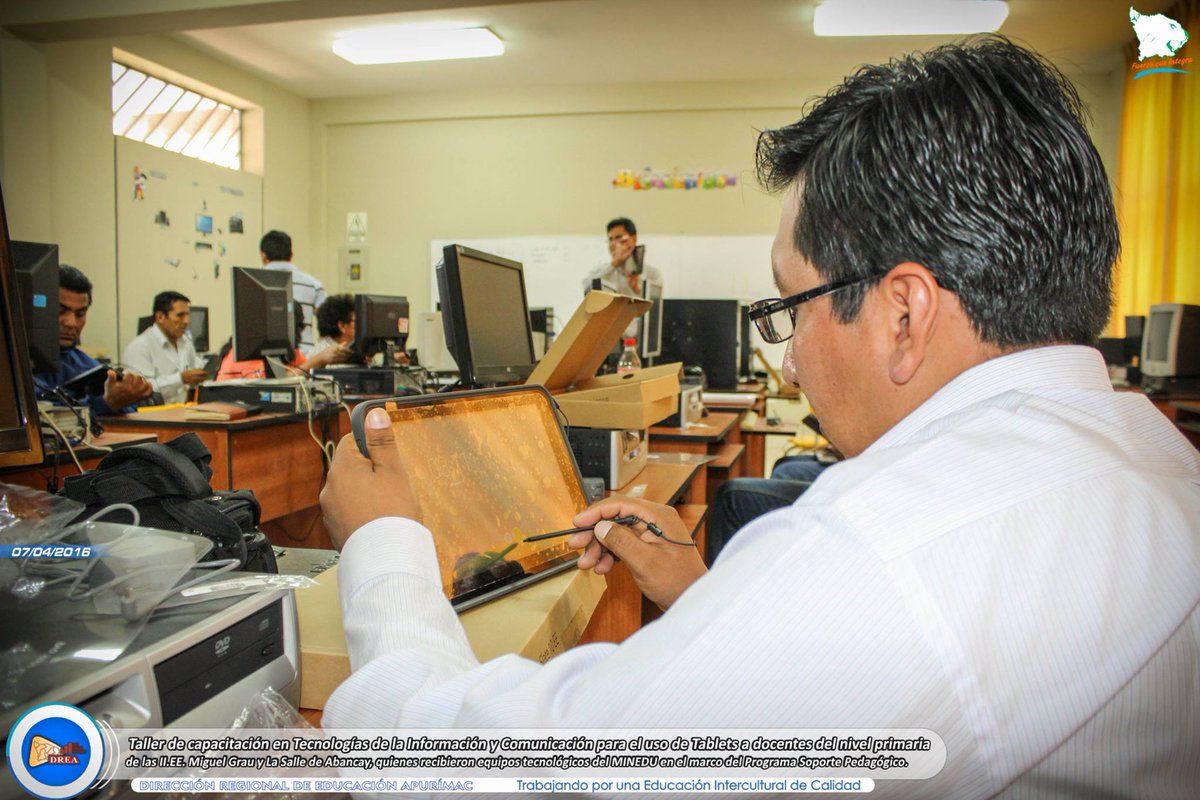 DRE_APU's tweet photo. Taller de capacitación en Tecnologías de la Información para el uso de Tablets a docentes de Abancay. https://t.co/xKe2hAHO6J