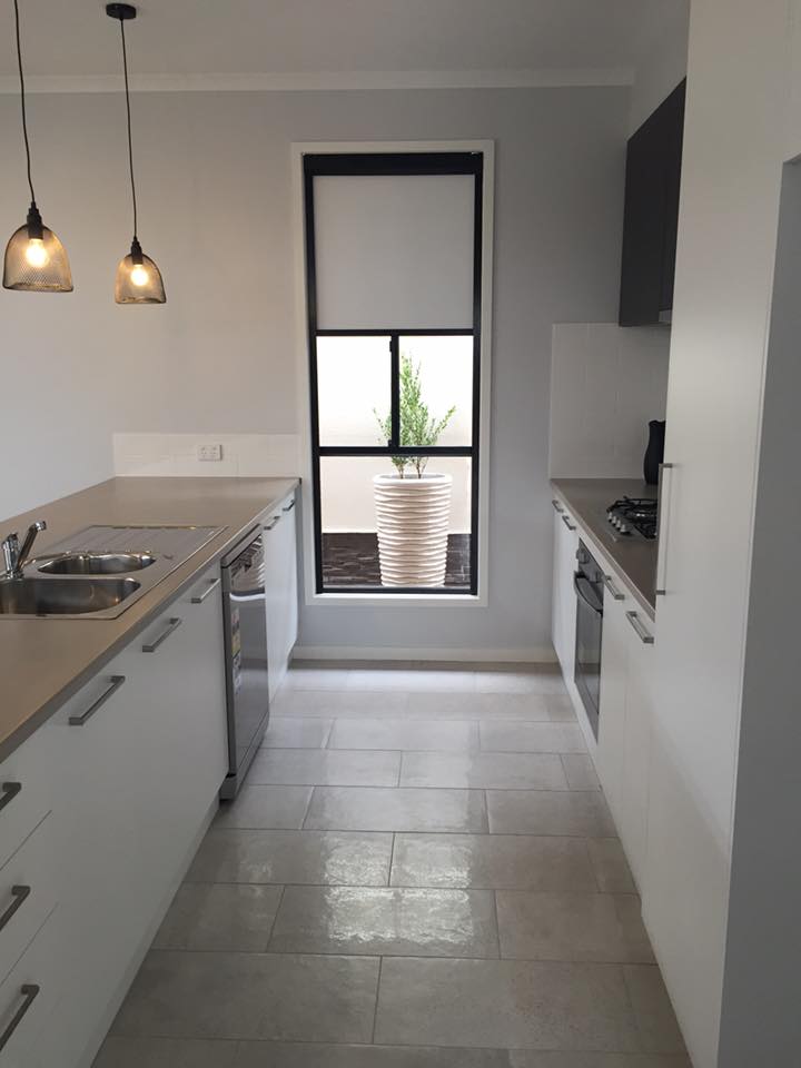ScreenAway_Aus's tweet photo. Rossdale Display home in Mt Barker looking sleek and sophisticated with our retractable blinds!! #screenaway https://t.co/rhCuiVHbW2