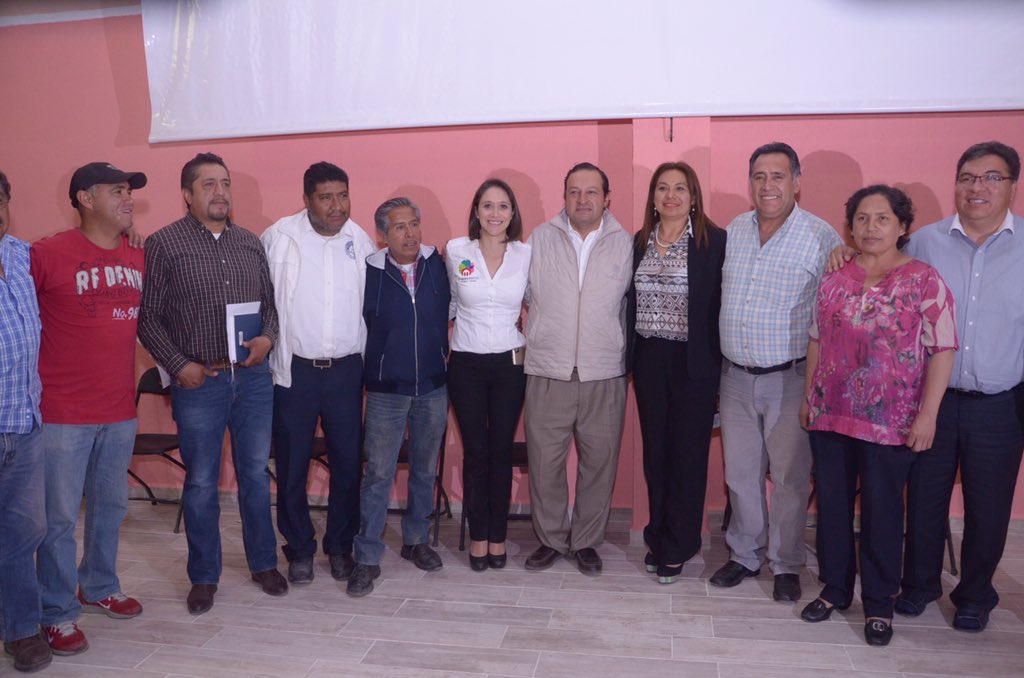 Anaamunizneyra's tweet photo. Gracias Delegado @josevelascomx por apoyar a las asociaciones de calzado de #SanMateoAtenco @TuPlazaNaranja https://t.co/DpPGmH6Hqm