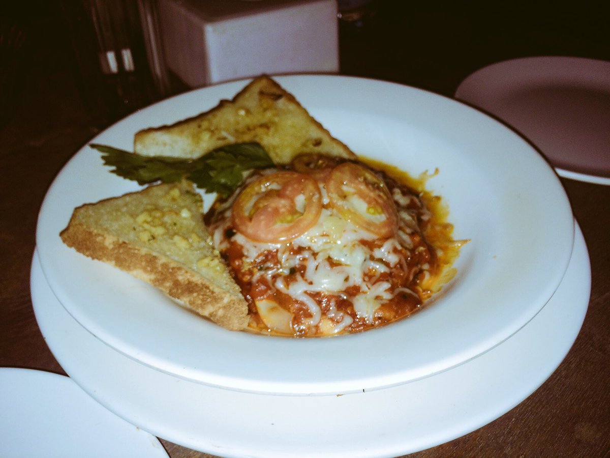 indieRoverS's tweet photo. Mousaka: a Greek dish of eggplant, cheese and the works at Sarovar by the lake. #EatCheat #Pune https://t.co/HSz2fdEcre
