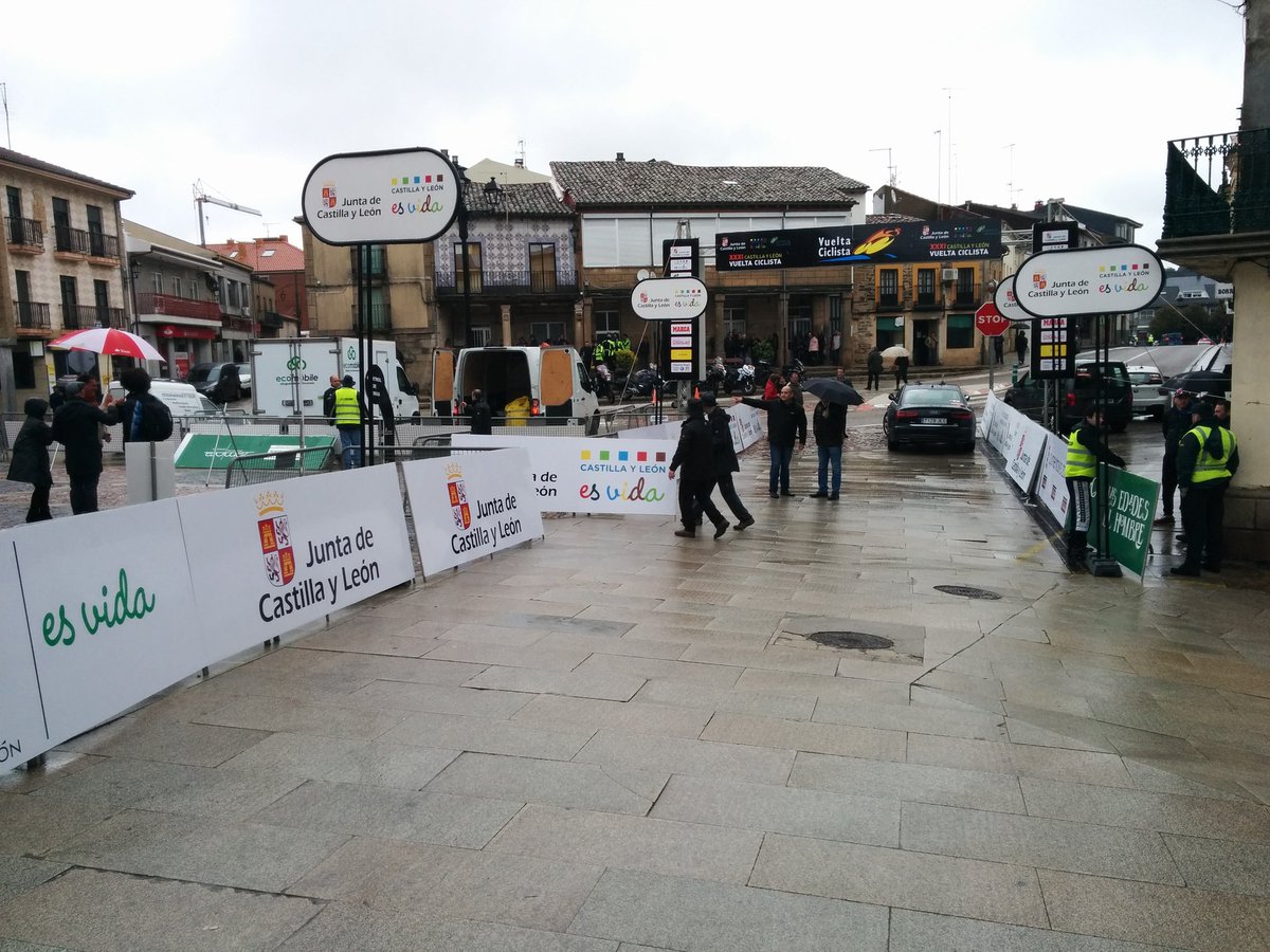 jbarrosramos's tweet photo. ¡Alcañices preparado para dar inicio a la primera etapa de la @VueltaCyL! #alcañices #zamora #ciclismo https://t.co/UDFKDuguq7