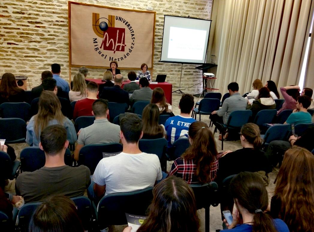 Maf_UMH's tweet photo. Seminario sobre la reforma de la Ley General Tributaria, con la prof.ª M.Teresa Soler Such. Presenta @Eva_Aliaga2015 https://t.co/WGAra0zJ6V