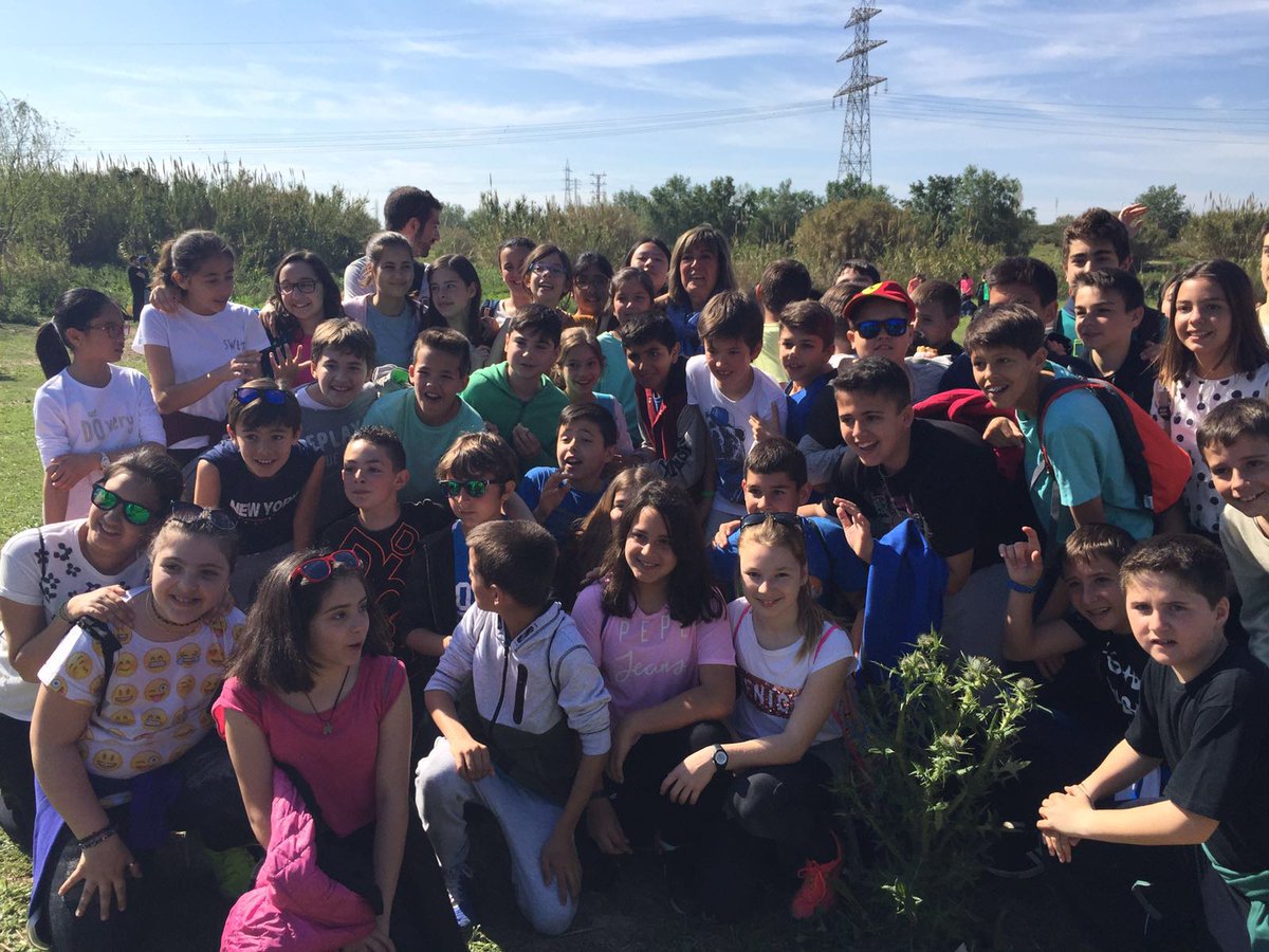 nuriamarinlh's tweet photo. Matí de visita al riu Llobregat amb estudiants de #LHospitalet, "Padrins del Riu". #CulturaLH #EducacióLH https://t.co/aHXh2ofjhN