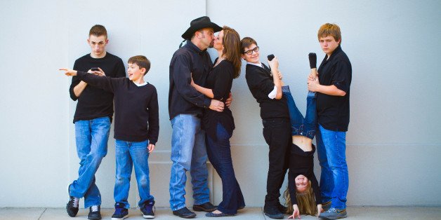 Read how this lot successfully #blended their #families via <a href="/HuffPostDivorce/">HuffPost Divorce</a> huffingtonpost.com/2013/08/09/ble…