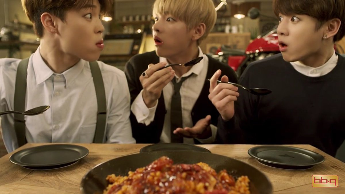 mimi0302's tweet photo. Those faces! 😂They look so adorable in their CF for bb•q chicken 🐓 @BTS_twt #derpfaces #bbq #BTS #BangtanBoys 💜 https://t.co/Rs7gE9Xd87