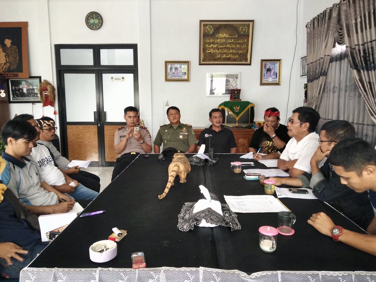 Rapat persiapan relokasi para pedagang ps minggu pagi di jl baru ke lokasi baru jl KH Mustopa
Maracang