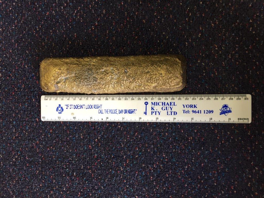 POSTNewspapers's tweet image. Is this your 2.5kg gold bar? Cleaners handed it in to Cottesloe police station.