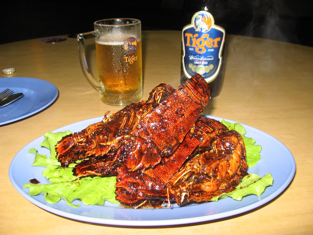 theplothostels's tweet photo. Black pepper crab and #TigerBeer - YUM! :-D #SGFood #SGCuisine #Singapore #SGTravel #SGFoodies #SGLife https://t.co/yvOipqtyhj