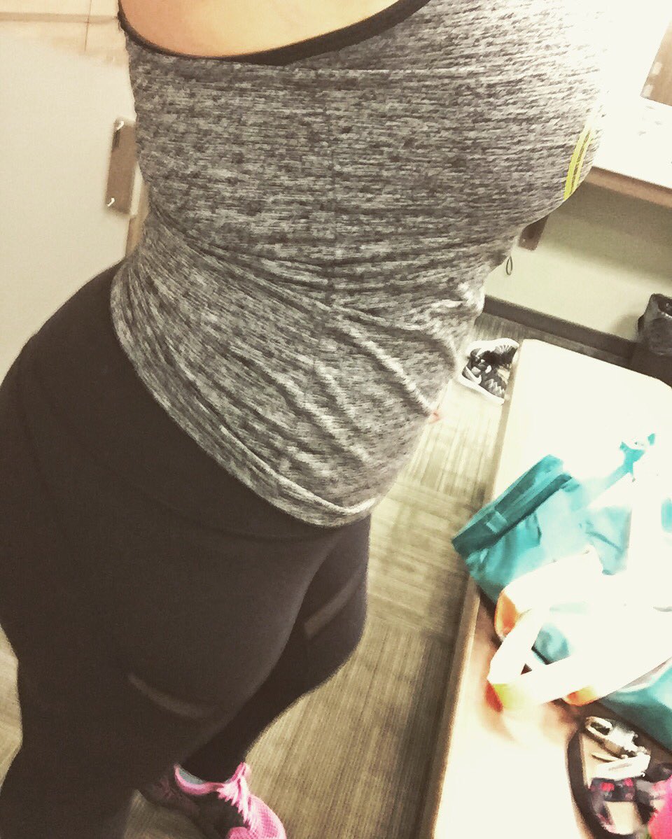 iifym123's tweet photo. #curves ughhhhh I need a smaller waist https://t.co/iAVKeTCmkm