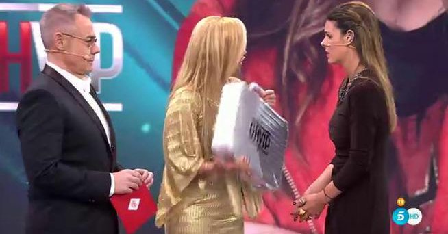 's tweet image. #Audiencias: 'GH VIP' (27%) lidera con la #FinalGHVIP menos vista de sus cuatro ediciones vertele.com/noticias/gh-vi…