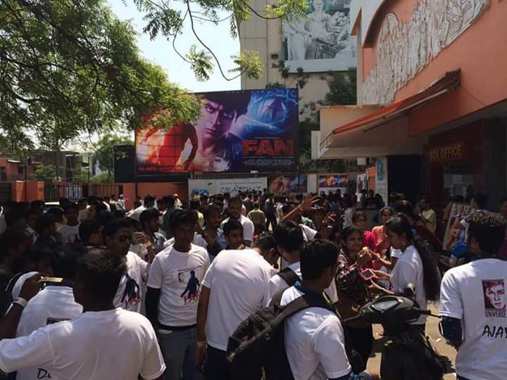 Fchisty_'s tweet photo. #FANTomorrow #FAN #FANDay #FanFirstDayFirstShow #FanFriday #FanFirstDay @iamsrk @SRKCHENNAIFC @SRKUniverse @SRKFC1 https://t.co/GB1go5AZvK