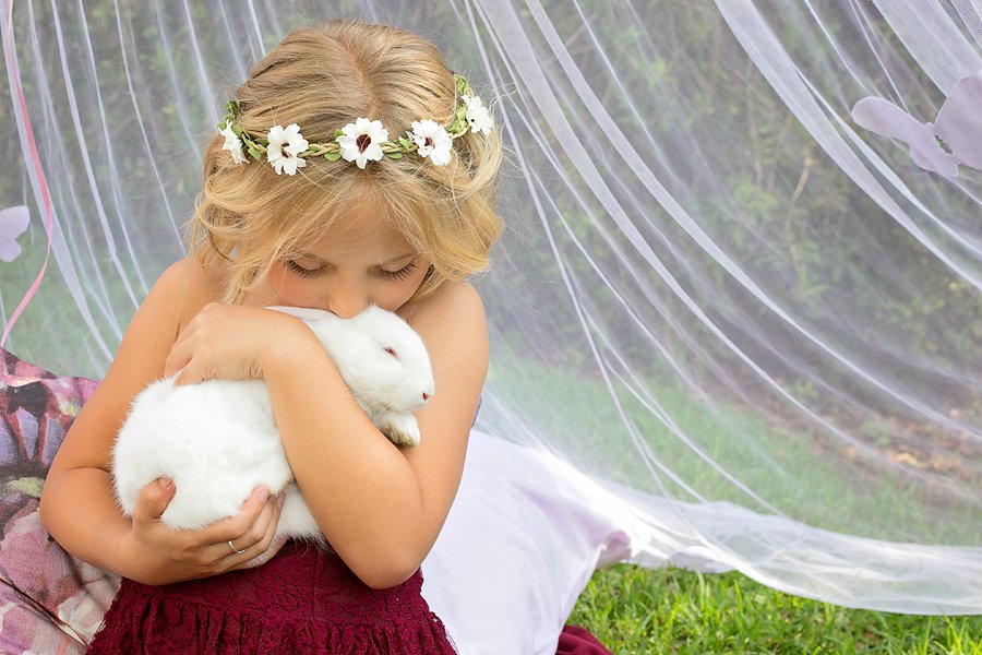 Ella's Easter styled shoot is new on the blog today:
goo.gl/o1Fcdf
#toddlerfriends #easter