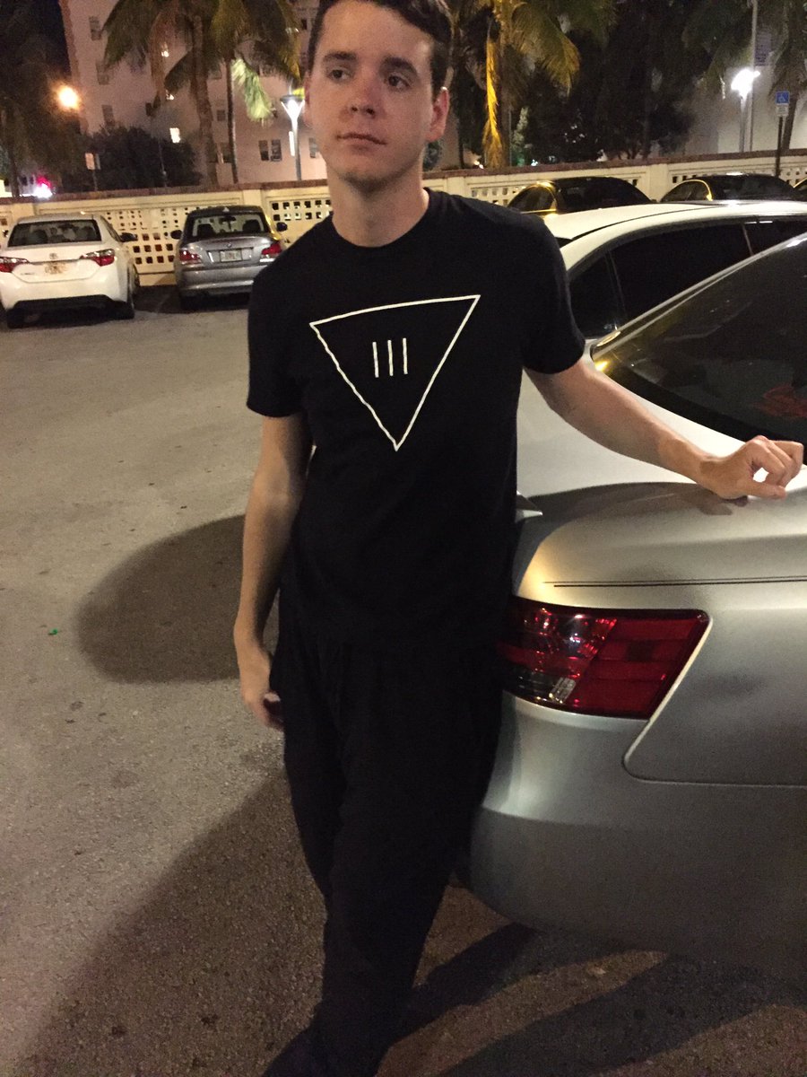 EDCardenas92's tweet photo. Hobo casual https://t.co/QcP9GILtBI