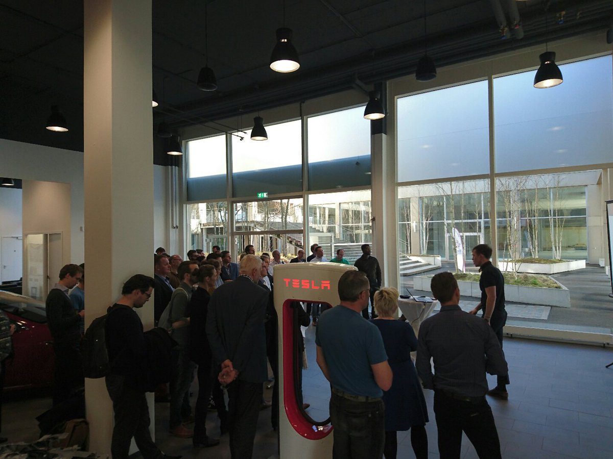 ifj_ch's tweet image. IFJ Startimpuls zu Gast bei @TeslaMotors #ifj_si #tesla #teslasharing