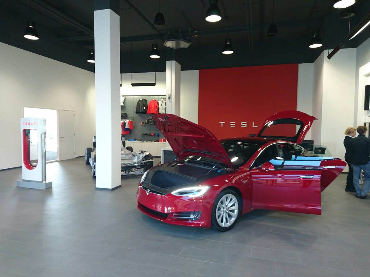 ifj_ch's tweet image. IFJ Startimpuls zu Gast bei @TeslaMotors #ifj_si #tesla #teslasharing