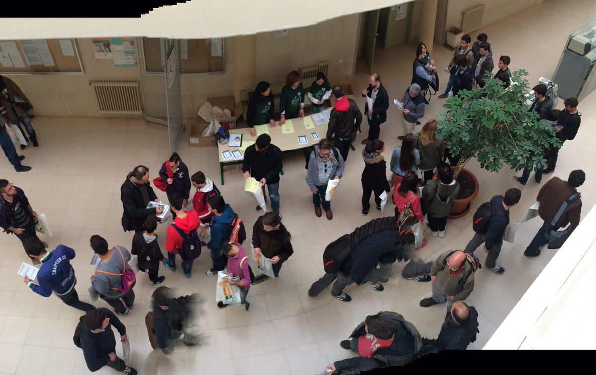 OInformaticaEx's tweet image. Asistencia masiva al registro, a punto de empezar hoy en el pabellón de informática @EPCC_Unex @infouex @CulturaUEx