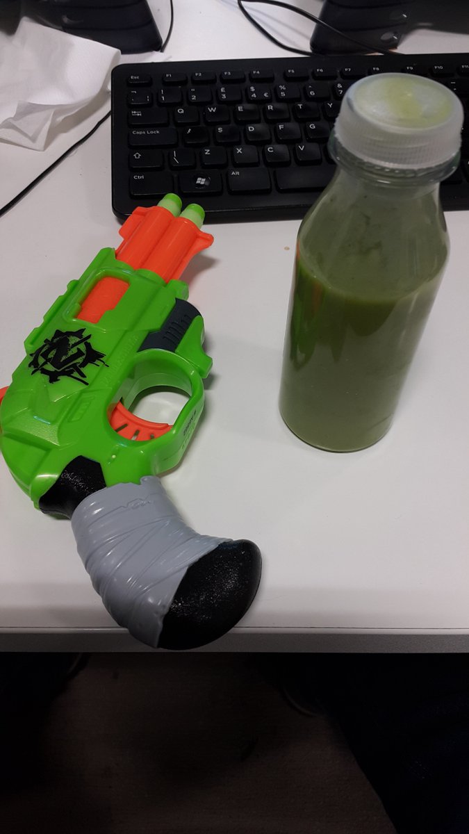 JagexDagget's tweet photo. Heute mal was Gesundes zum Frühstück ...
Ok, der Haselnuss-Latte und der Doughnut sind nicht auf dem Photo. https://t.co/h3CJ0ZS322