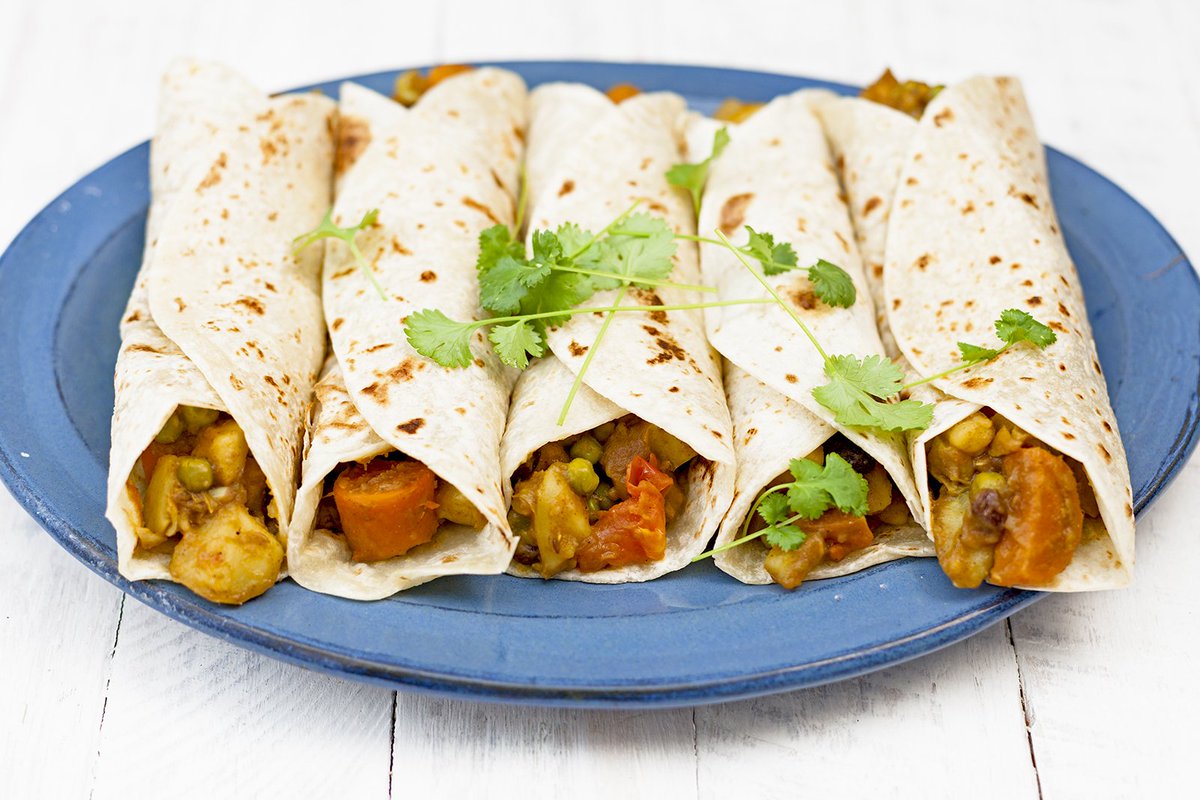 onaturalsa's tweet photo. Carrots, peas, potatoes, and raisins slow cooked in aromatic spices and wrapped in rotis. #simplesupper #twecipe https://t.co/beDldrgzr5