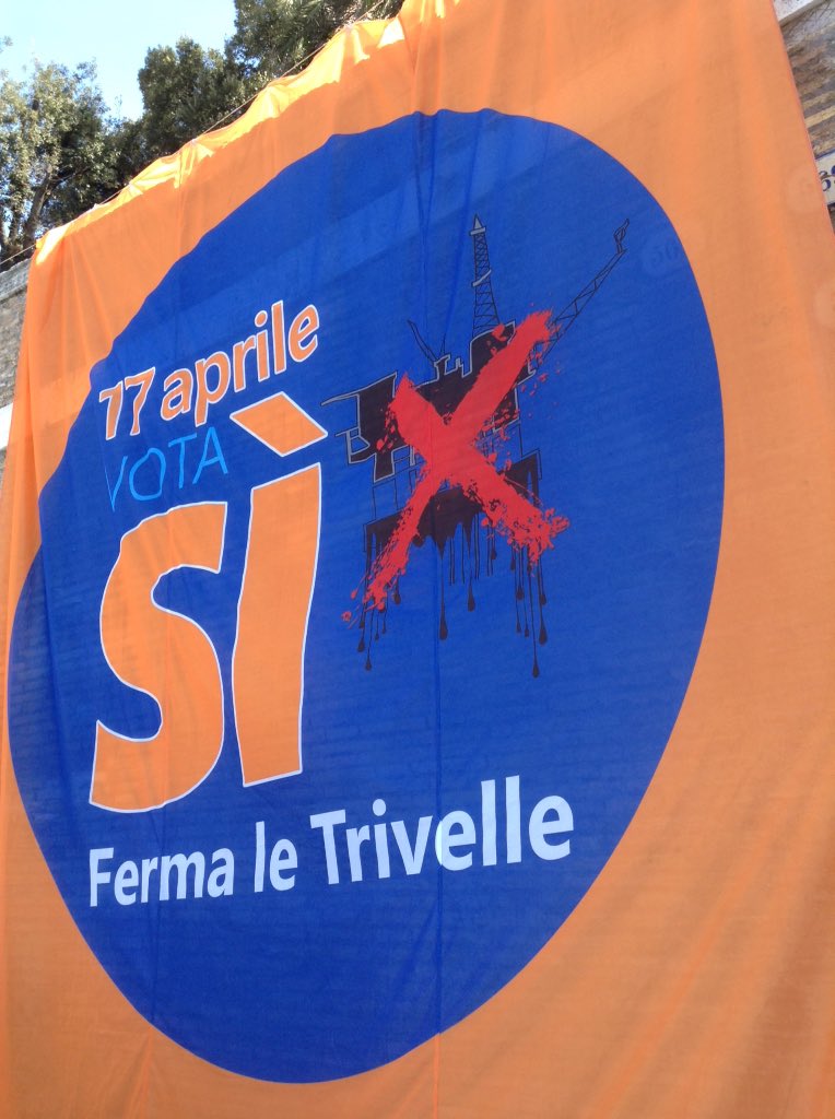 Legambiente's tweet photo. A Piazza del Popolo #Roma per ultimo atto della campagna #referendum17aprile
Domenica #VotaSì per dire #StopTrivelle https://t.co/s8B2lE2LPY