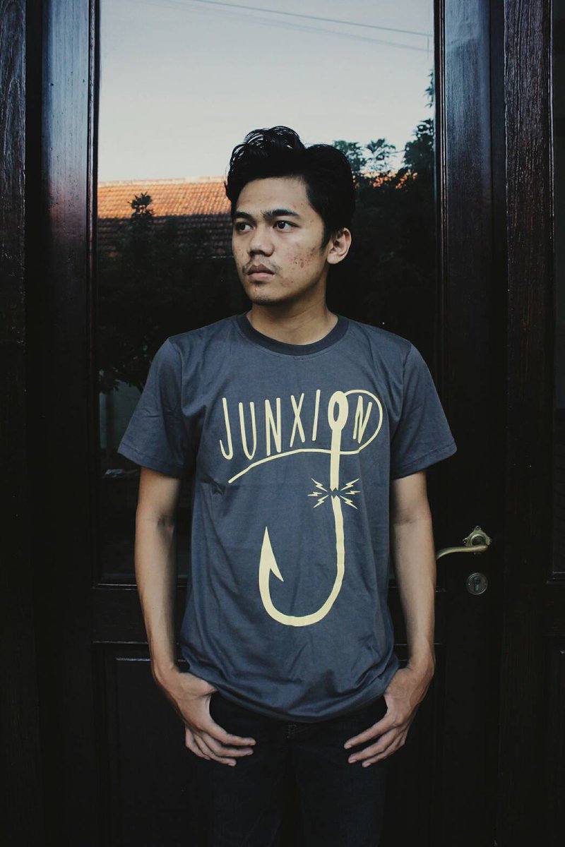 junxioncloth's tweet photo. Ts Junxion - J HOOK | S M L | IDR 129.000 | More info &amp; order: 082225539828 https://t.co/9VFDtKJS6d