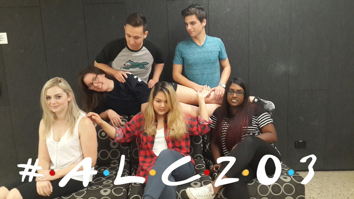 dylhornsby's tweet photo. The Central Perk or Deakin Uni? #selfiewar #tiffitgoals #deakindifference #ALC203 #ALC708 https://t.co/gfGqrLQHlY