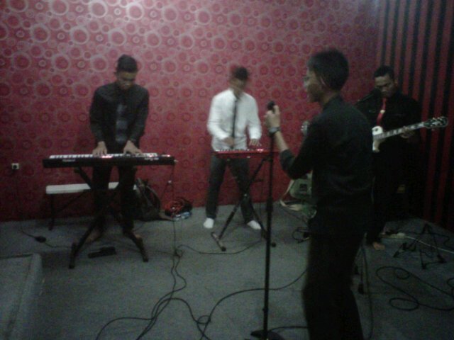 OSISSAYU's tweet photo. Now time is no peserta 06. Analist Band for SMPN 2 Sindang gaes! #BandFestEskyzing @Eskyzing2016 https://t.co/p99OMgL6KC