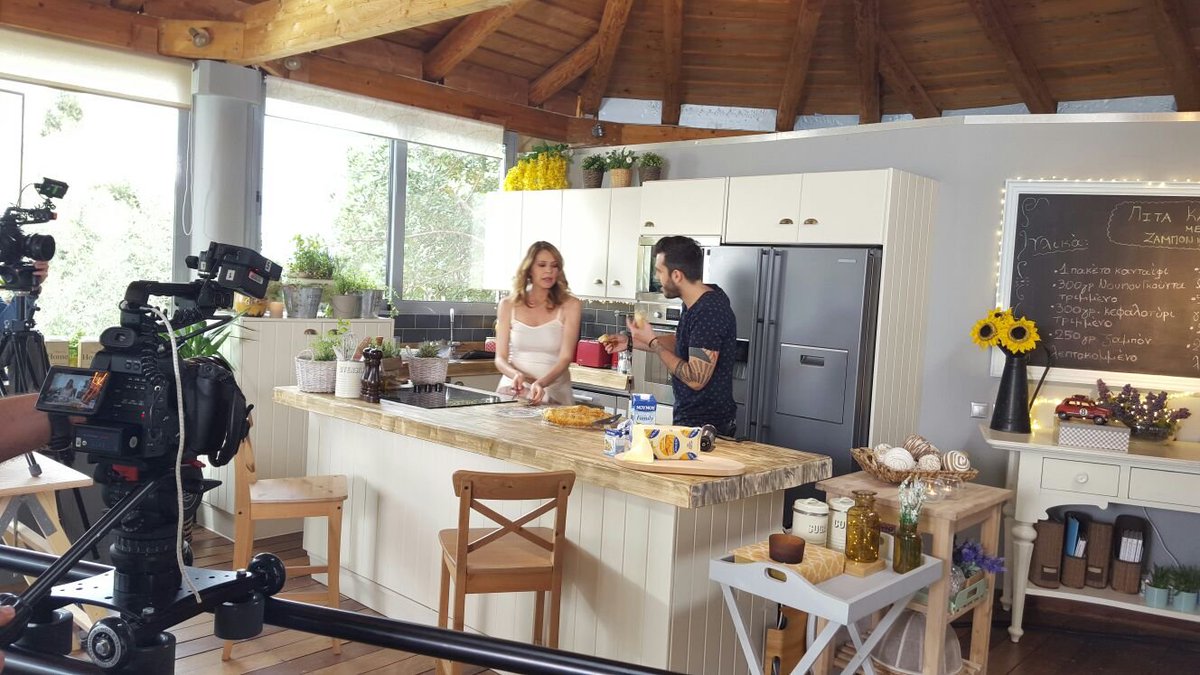 Σάββατο στις 12:00 #jennyjenny Με χορό bollywood και τον Γιώργο να φτιάχνει πίτα κανταΐφι goo.gl/0McPMu